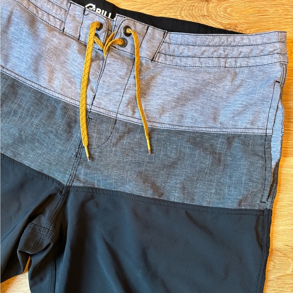 Men’s Billabong Swim Trunks - Picture 3 of 11